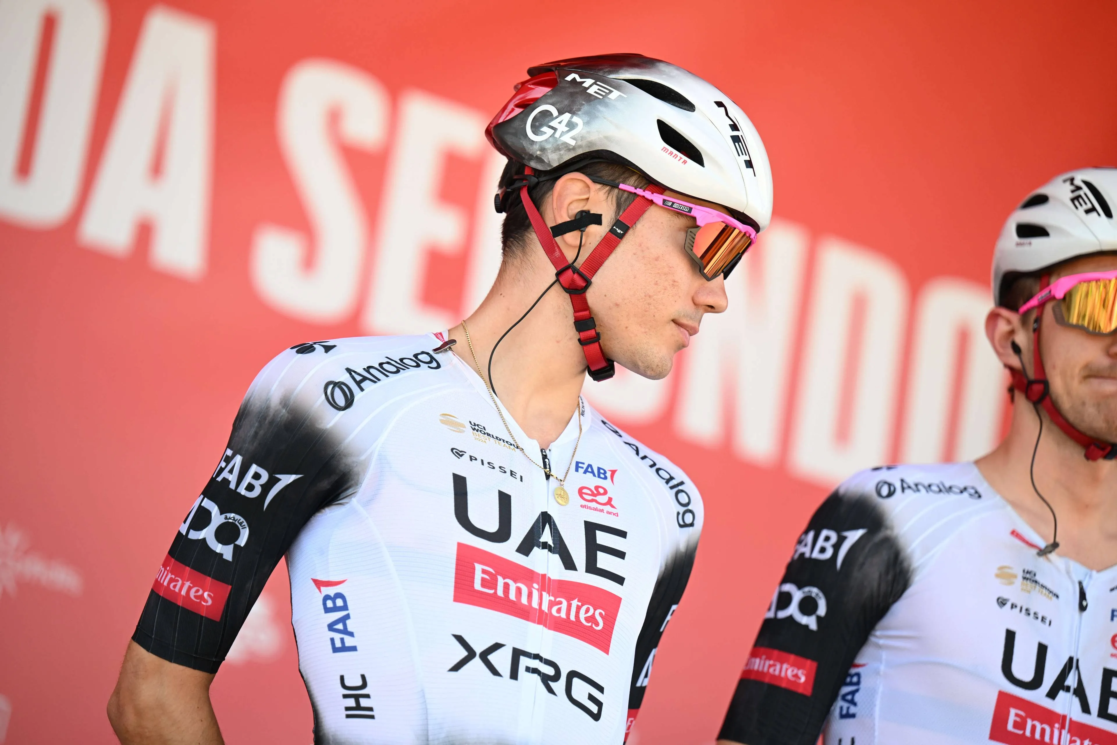 "Nunca farei nada de negativo contra os ciclistas": Matxín comenta as palavras de Ayuso em relação à "ditadura" na Emirates