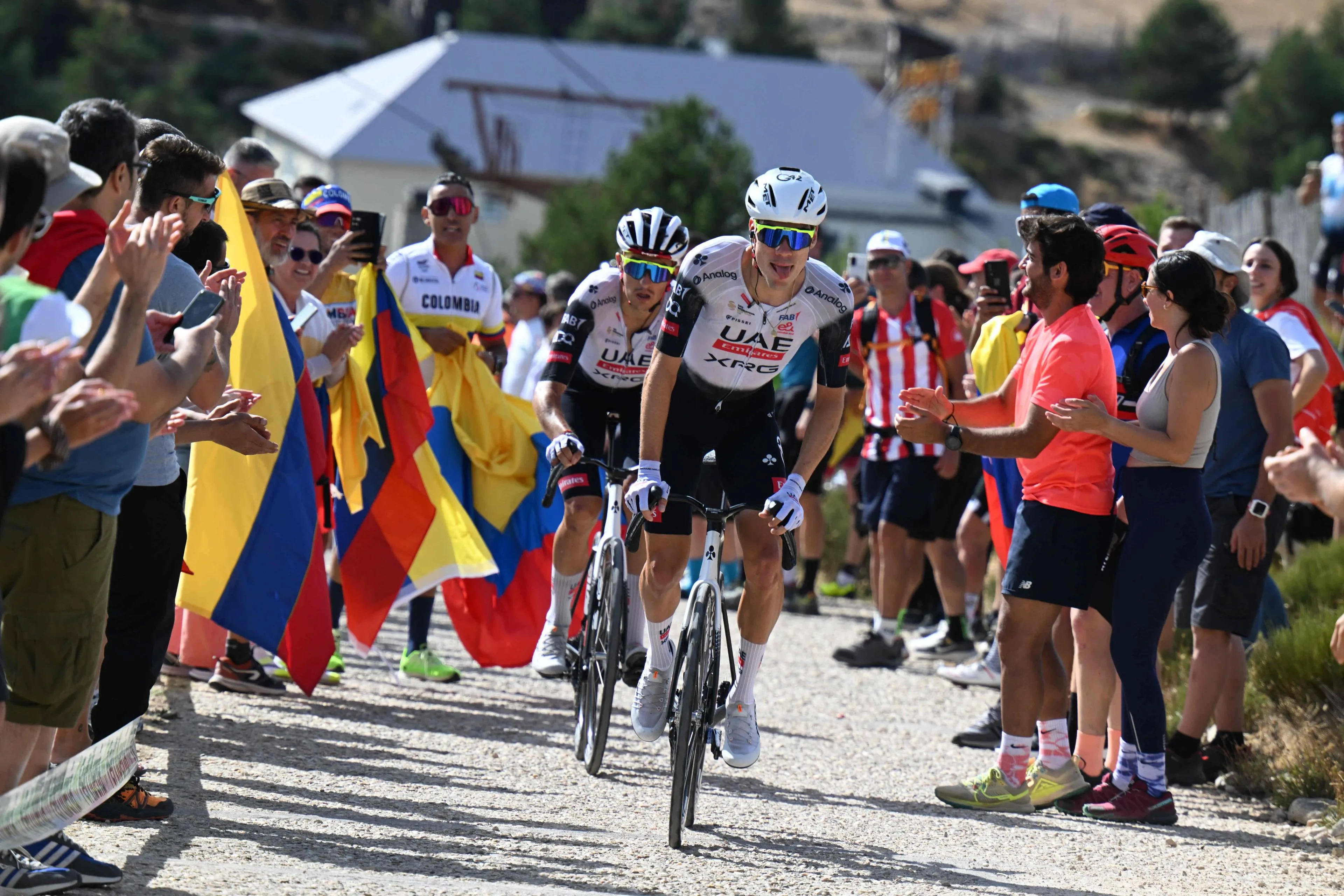 "Teria feito alguma diferença?" Bruyneel vê incongruências na postura dos ciclistas da Emirates, apesar de reconhecer a superioridade de Vingegaard na Vuelta