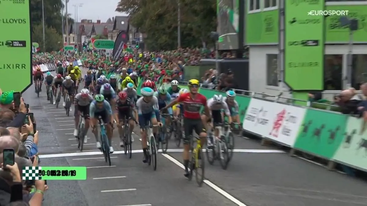 Thrilling sprint sees Olav Kooij win final Tour of Britain stage - Evenepoel unable to drop GC winner Romain Grégoire