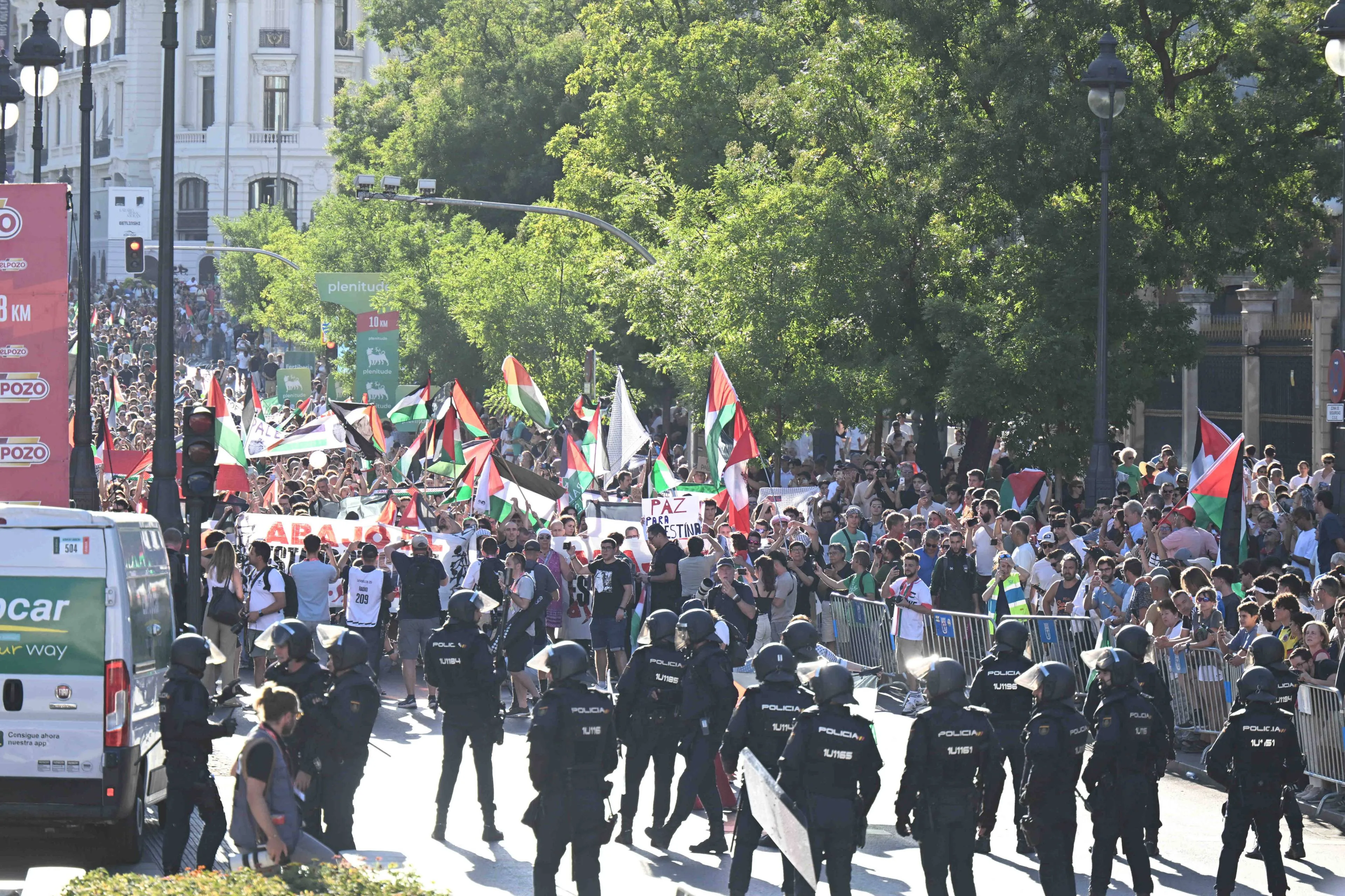 "Thumbtacks and glass" - Madrid mayor in shock over violence in the streets due to La Vuelta