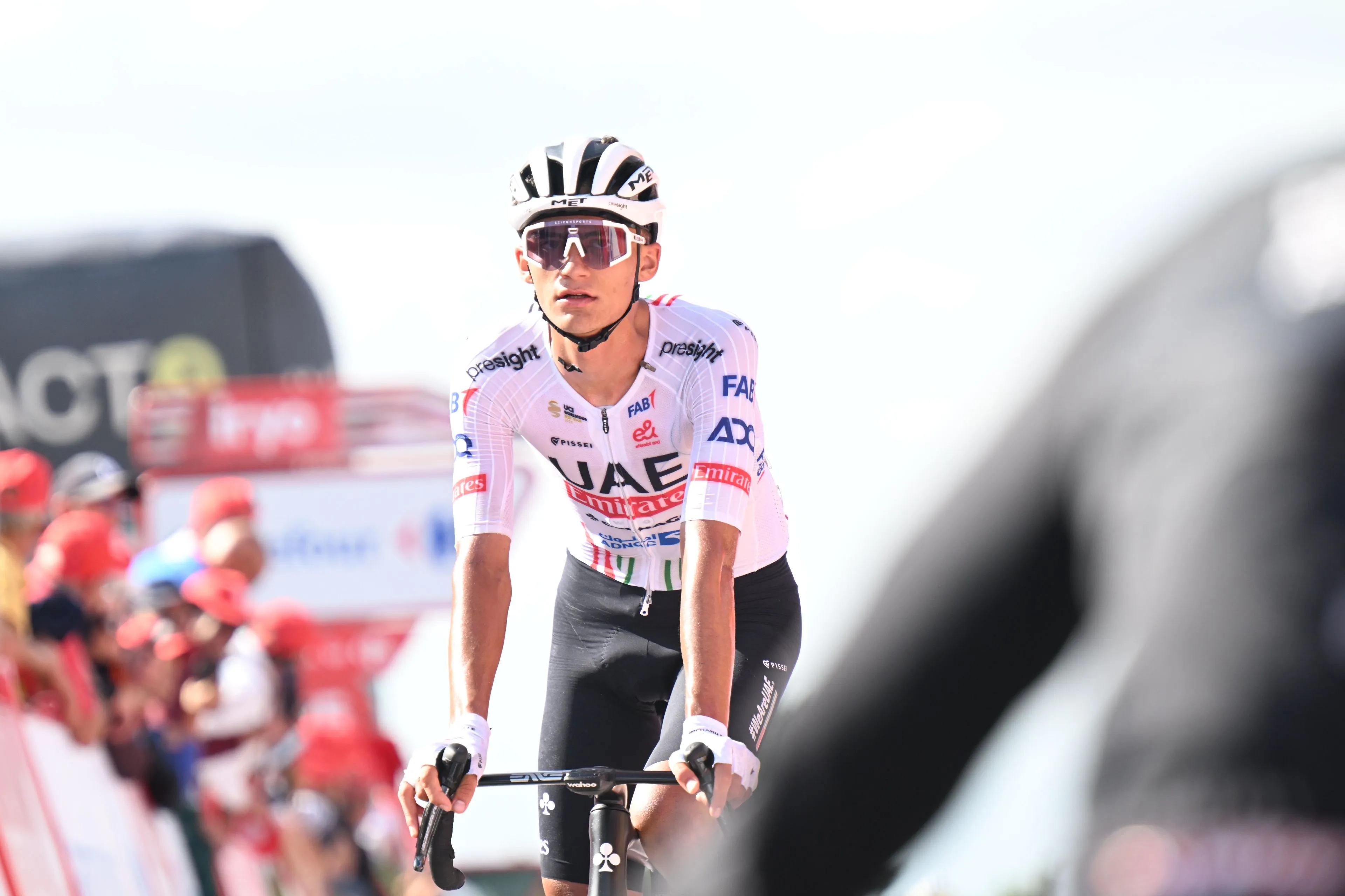 LIVEBLOG Giro dell' Emilia and European Championships Women Road Race | Del Toro and Roglic the main favourites as peloton is approaching San Luca; Reusser did not start in France