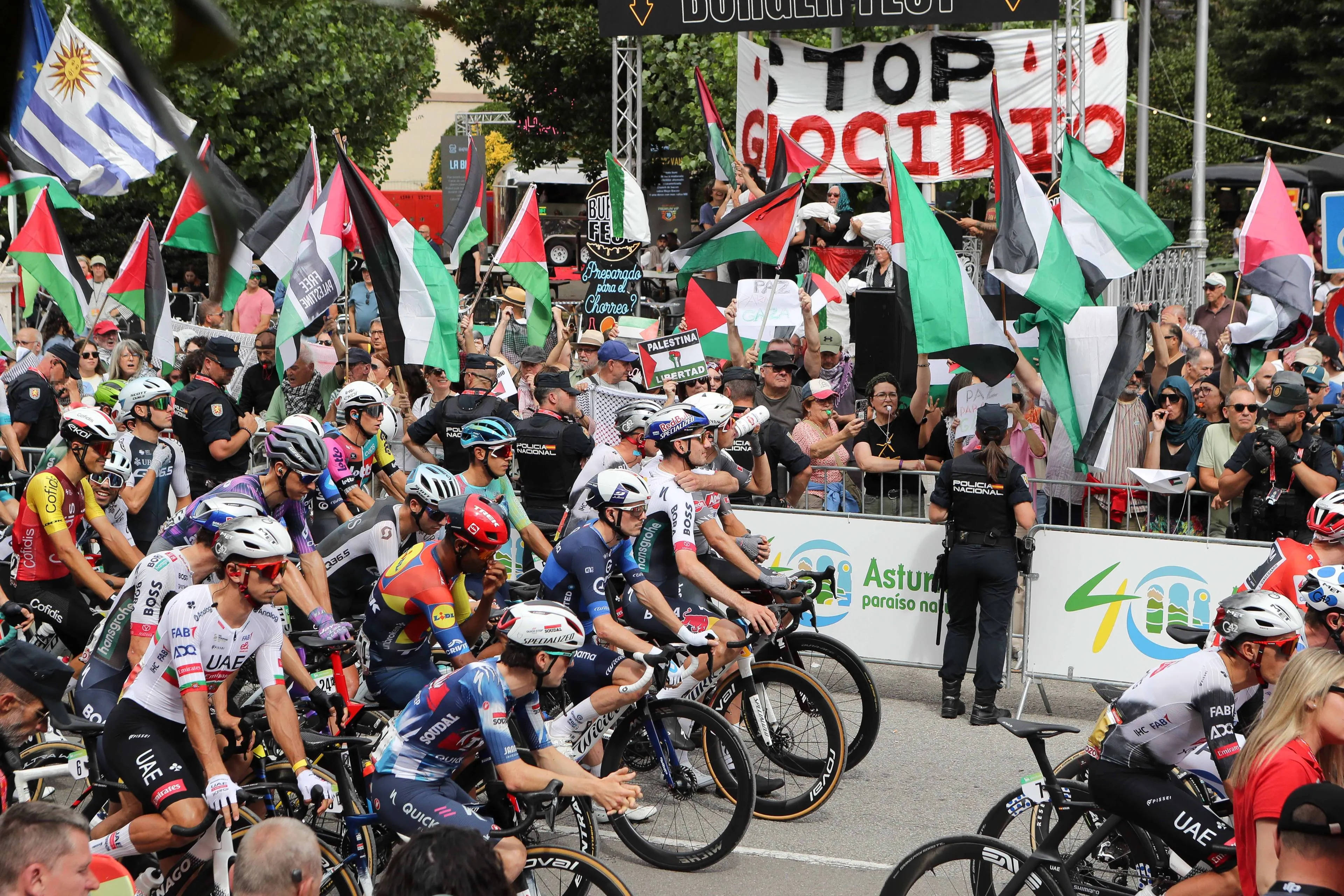 ANALYSIS | “An organised crime” and a “yellow card” for the organisers: The 2025 Vuelta a Espana in the words of the riders and experts