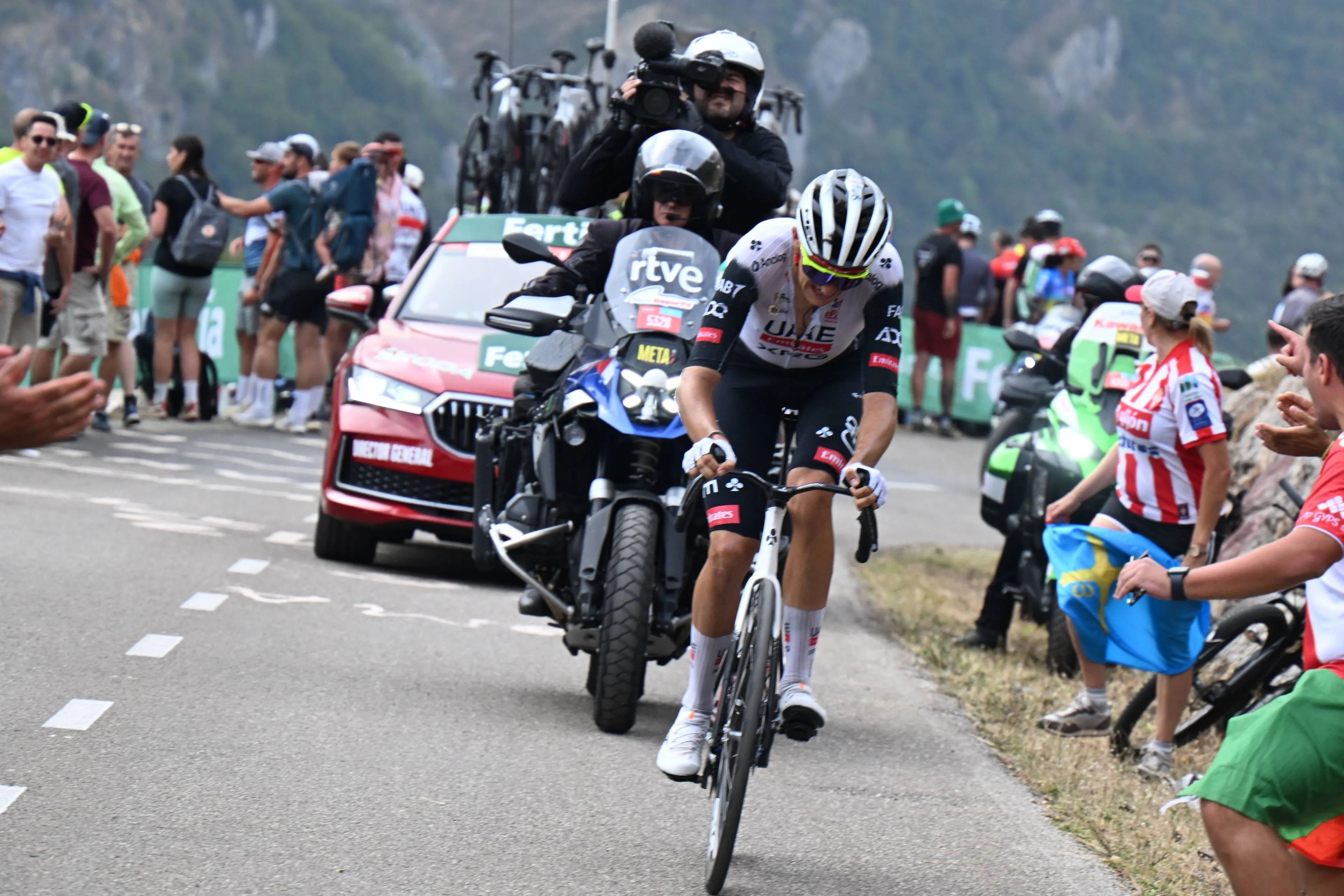 "I wasn't thinking of getting into the breakaway" - Marc Soler on yet another Vuelta win for UAE