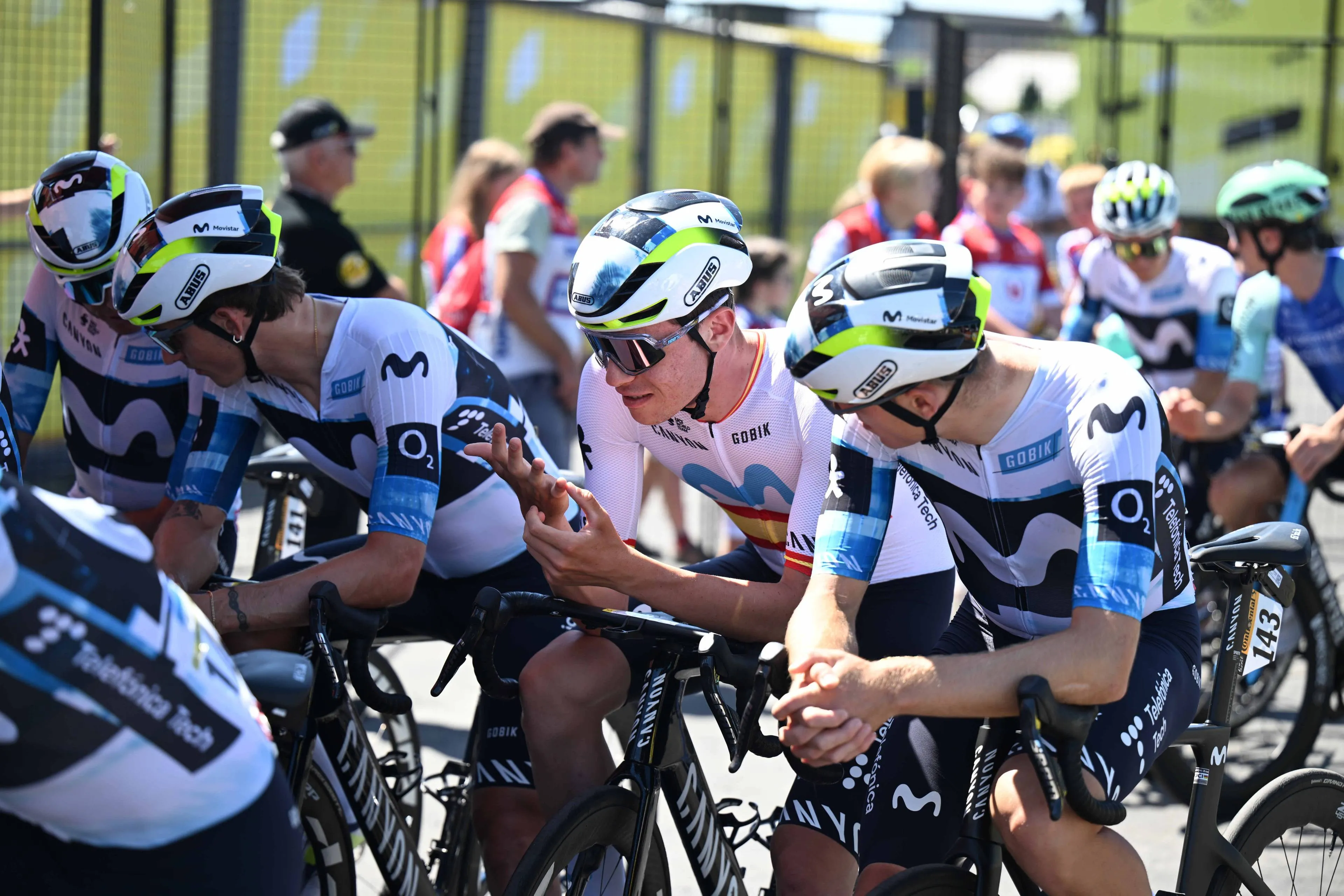 A Movistar rouba à Emirates e à Visma ciclista Checo de 20 anos