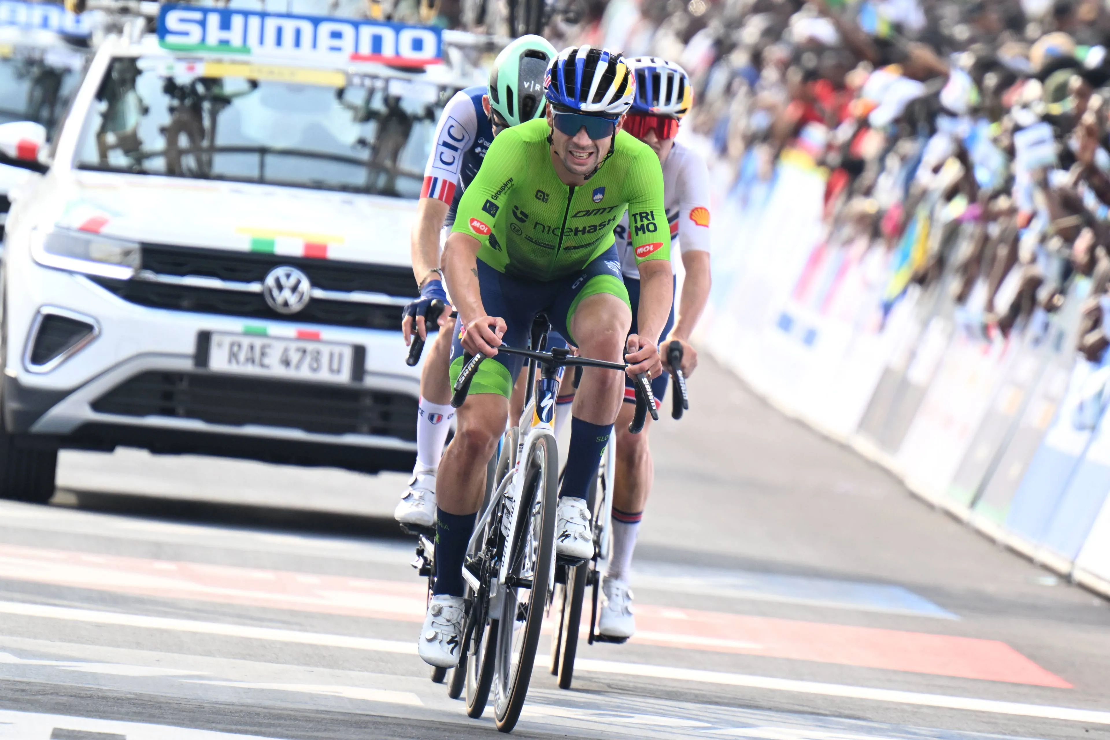 “Tadej Pogacar é simplesmente incrível. É inspirador vê-lo correr assim” - Primoz Roglic presta tributo ao compatriota após 2ª vitória da Camisola Arco-Íris, em Kigali