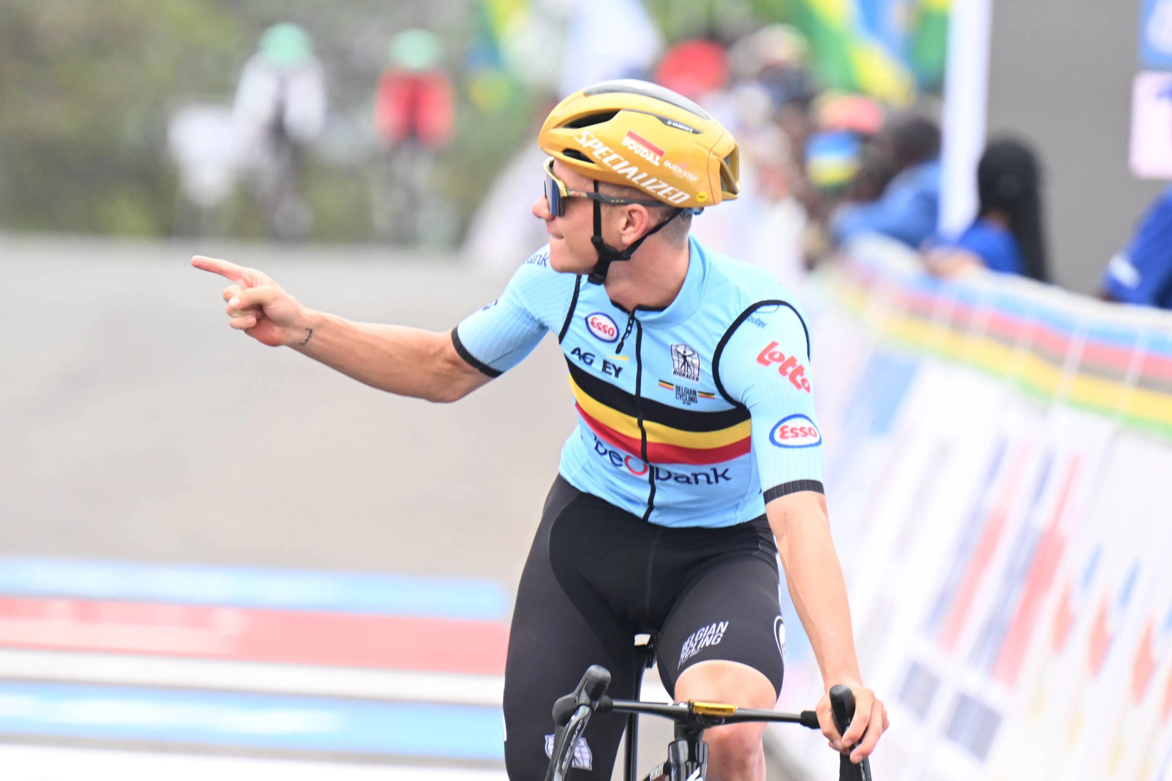 "O destino queria outro resultado": Evenepoel sobre o problema mecânico que o levou a perder o Campeonato do Mundo