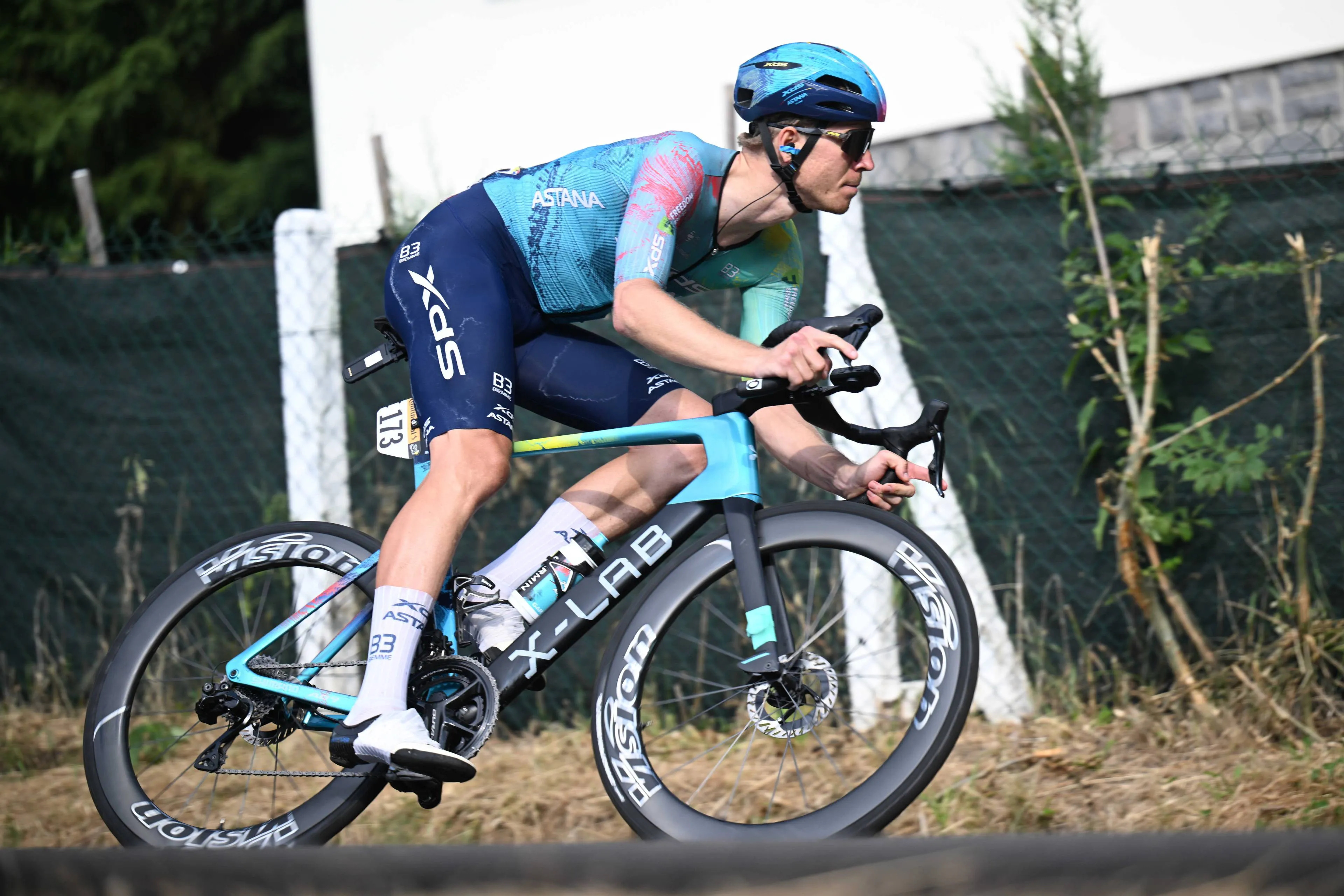 "A large pickup truck with a trailer drove straight towards the peloton" – Cees Bol details scary scenes that forced Tour of Holland stage 3 to be cancelled