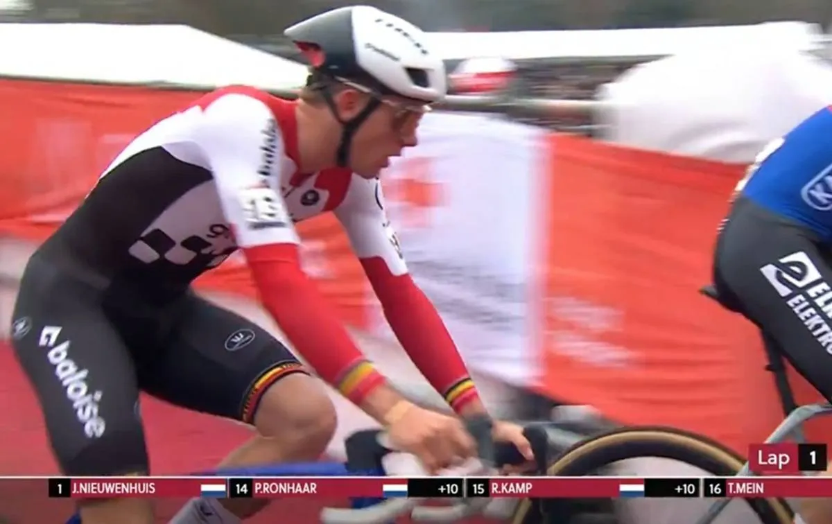 Thibau Nys during the 2025 Antwerp World Cup race