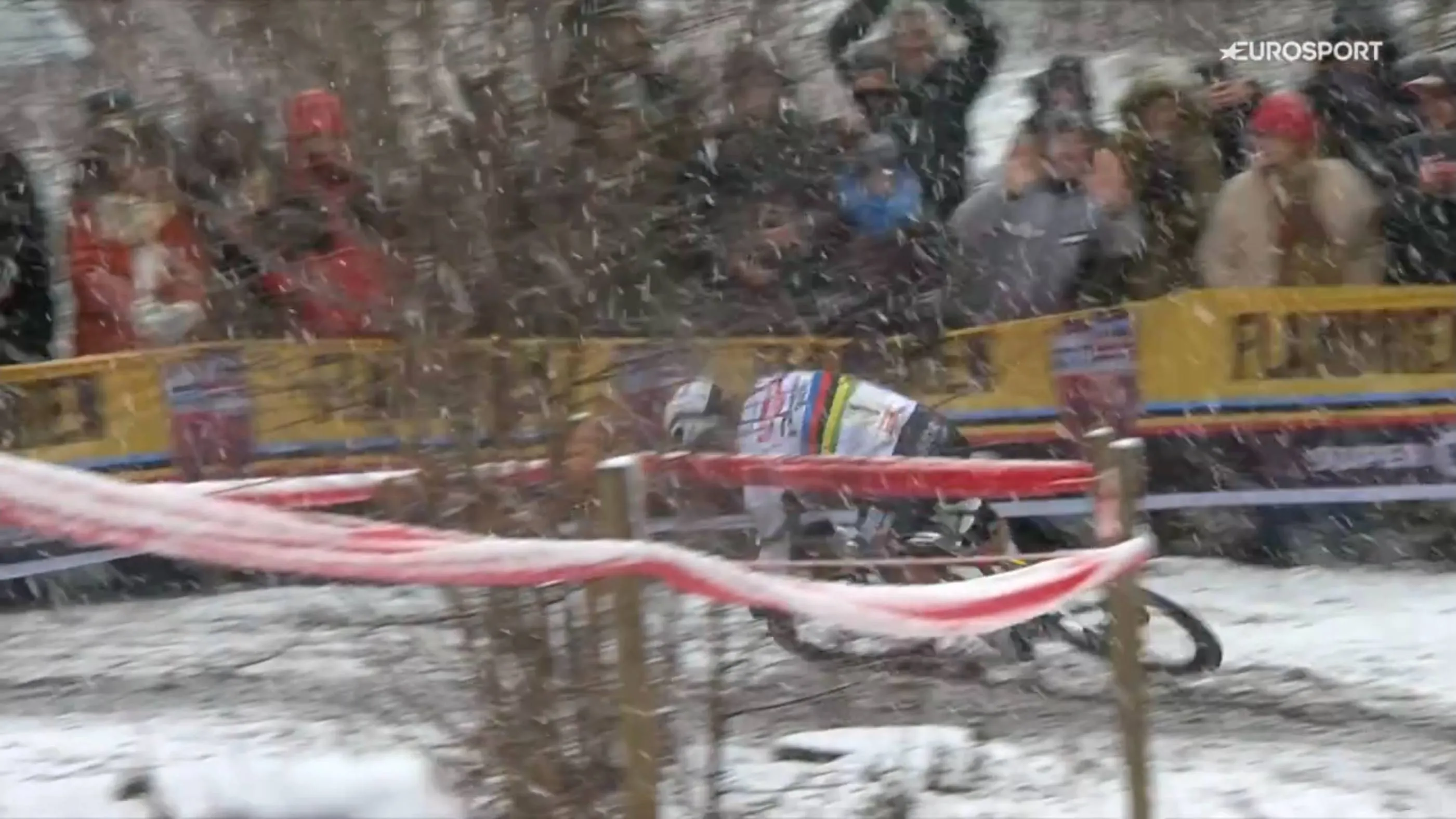 Mathieu van der Poel crashes in the snow at Exact Cross Mol