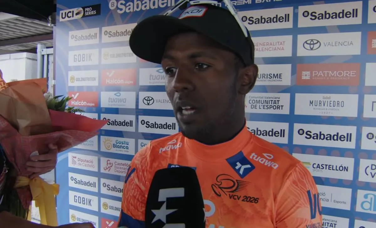 Biniam Girmay talking to the media after winning stage 1 of the 2026 Volta a Comunitat Valenciana