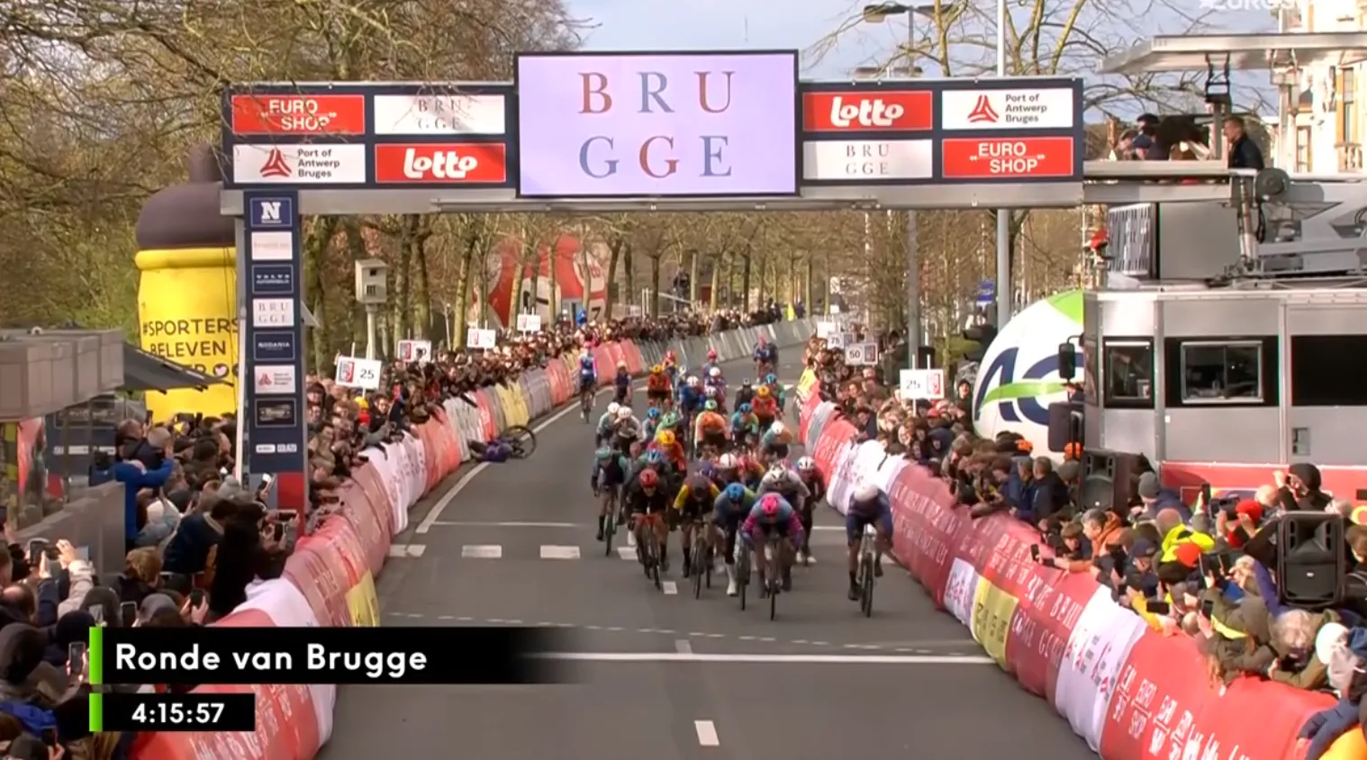 Resultados Ronde van Brugge 2026 - Dylan Groenewegen garante vitória ao sprint imponente sobre Jasper Philipsen; primeira vitória WorldTour da Unibet Rose Rockets