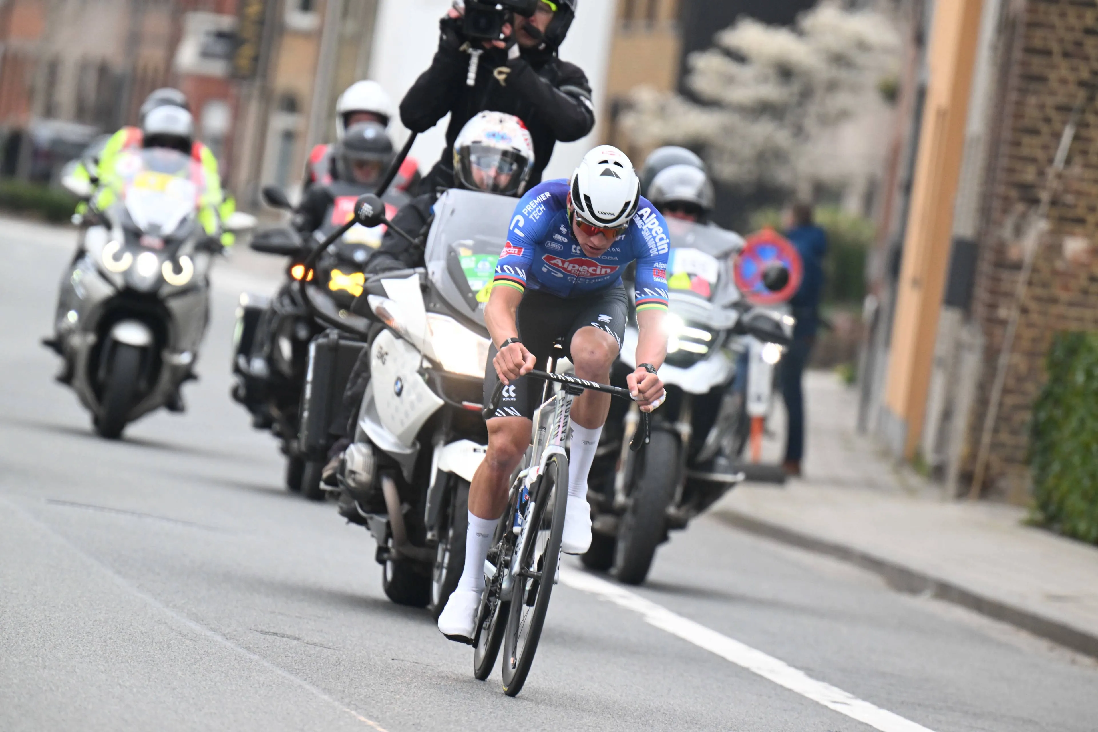José De Cauwer não entende Mathieu van der Poel: dúvidas para a Volta à Flandres e Paris-Roubaix após a E3 Saxo Classic