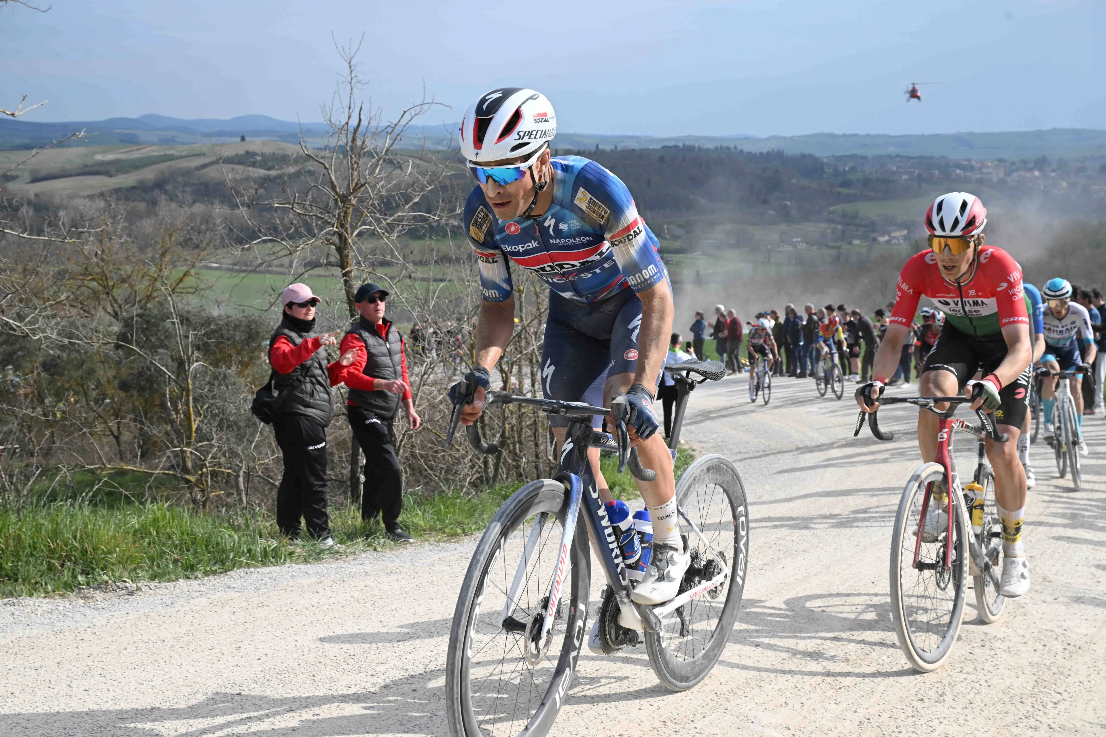 “Há um patamar onde ele está, depois um patamar intermédio e, depois, o resto de nós”: Mikel Landa tece rasgados elogios a Tadej Pogacar