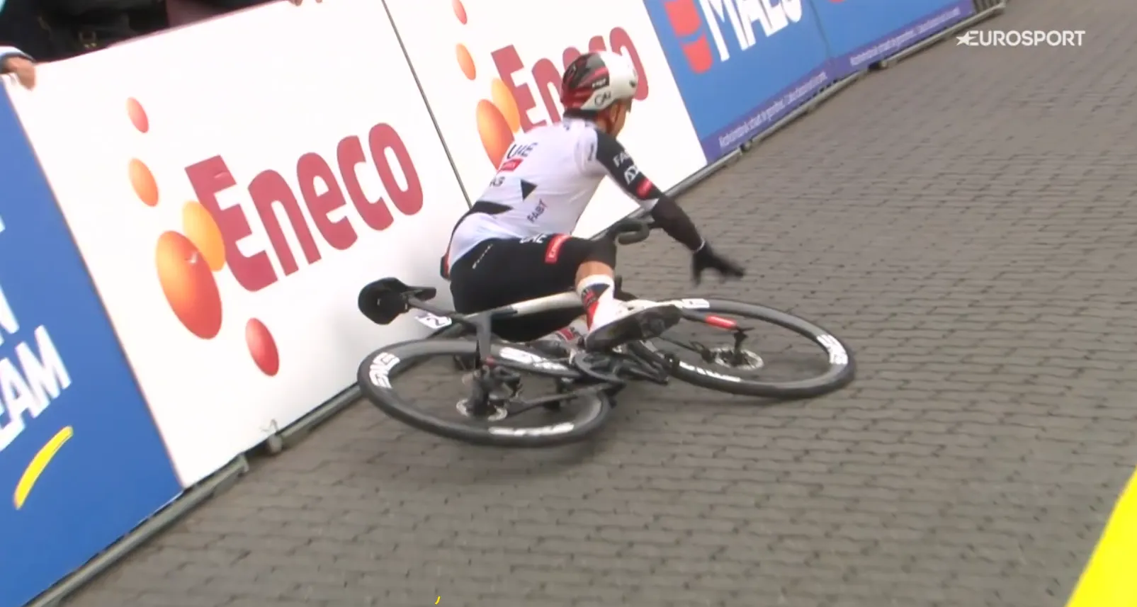 VIDEO: Nightmare start to Tour of Flanders for UAE as key domestique for Tadej Pogacar crashes during roll out