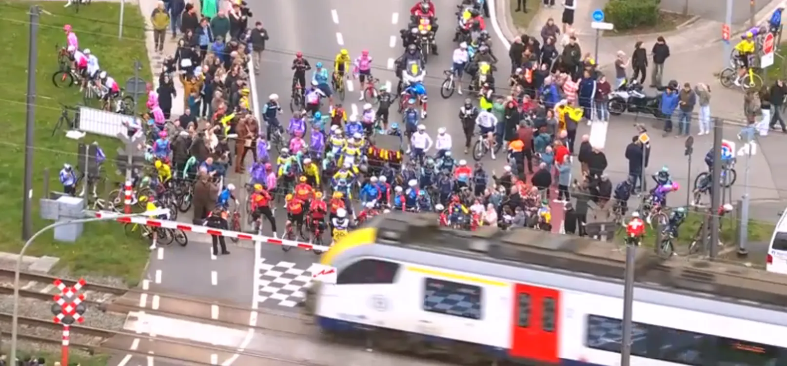 “Anyone who rides through the light must be removed from the race” - UCI rule raises questions after Pogacar and Evenepoel railway incident at Tour of Flanders