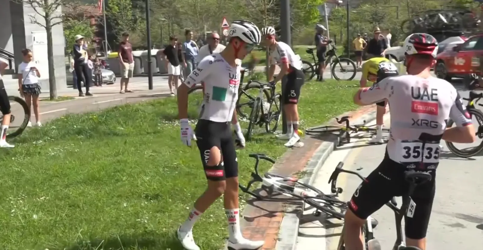 BREAKING: Isaac del Toro crashes out of Itzulia Basque Country 2026 on Stage 3, casting doubt over Ardennes plans