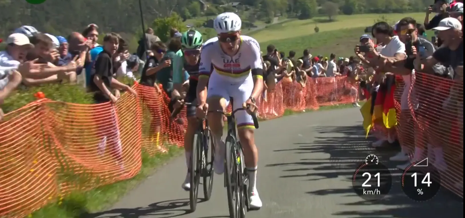 VIDEO | How Paul Seixas followed Tadej Pogacar on La Redoute; And how he cracked on Roche-aux-Faucons