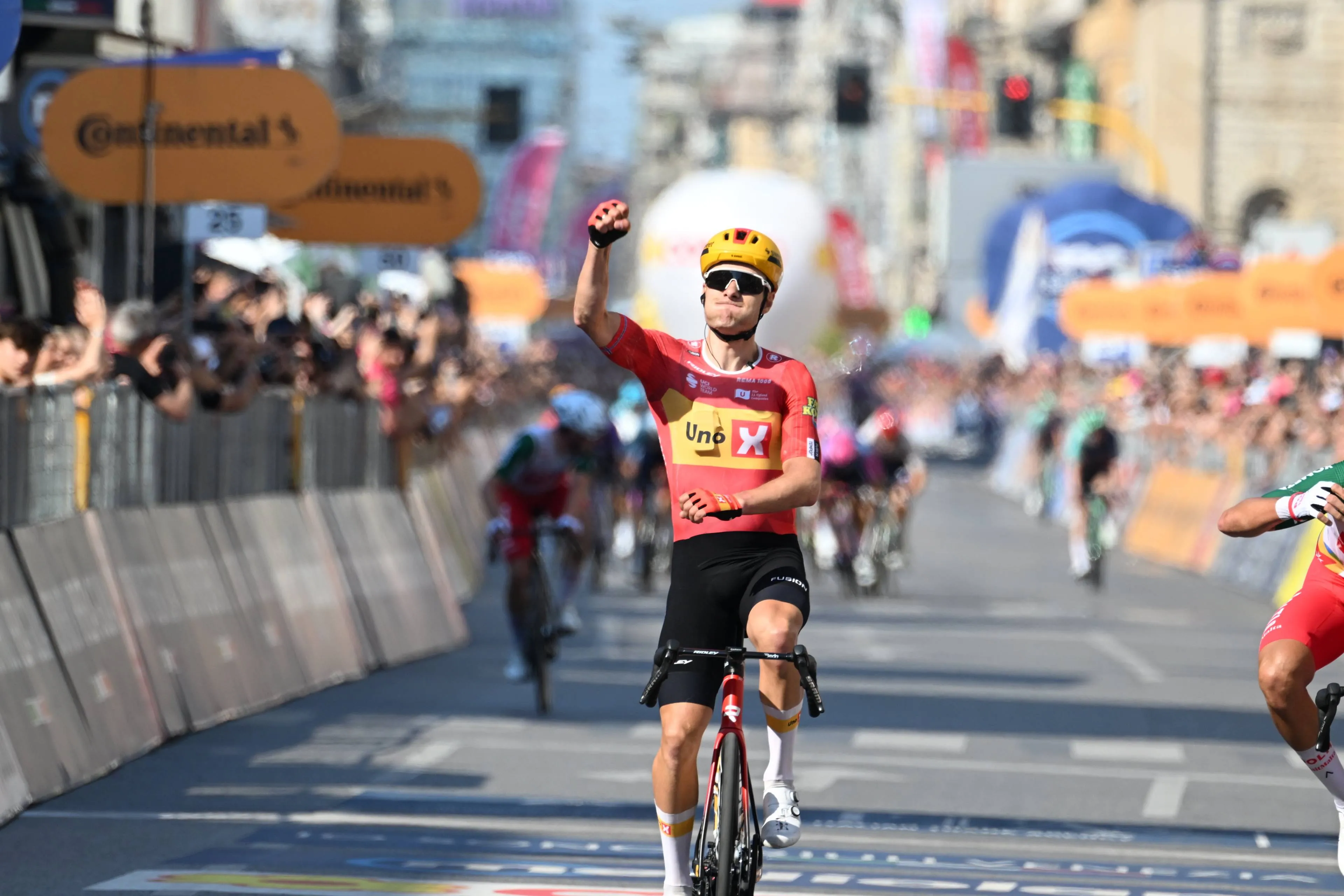 Results Giro d'Italia stage 15 - Fredrik Dversnes takes surprise breakaway win; peloton let yet another opportunity slip through their fingers