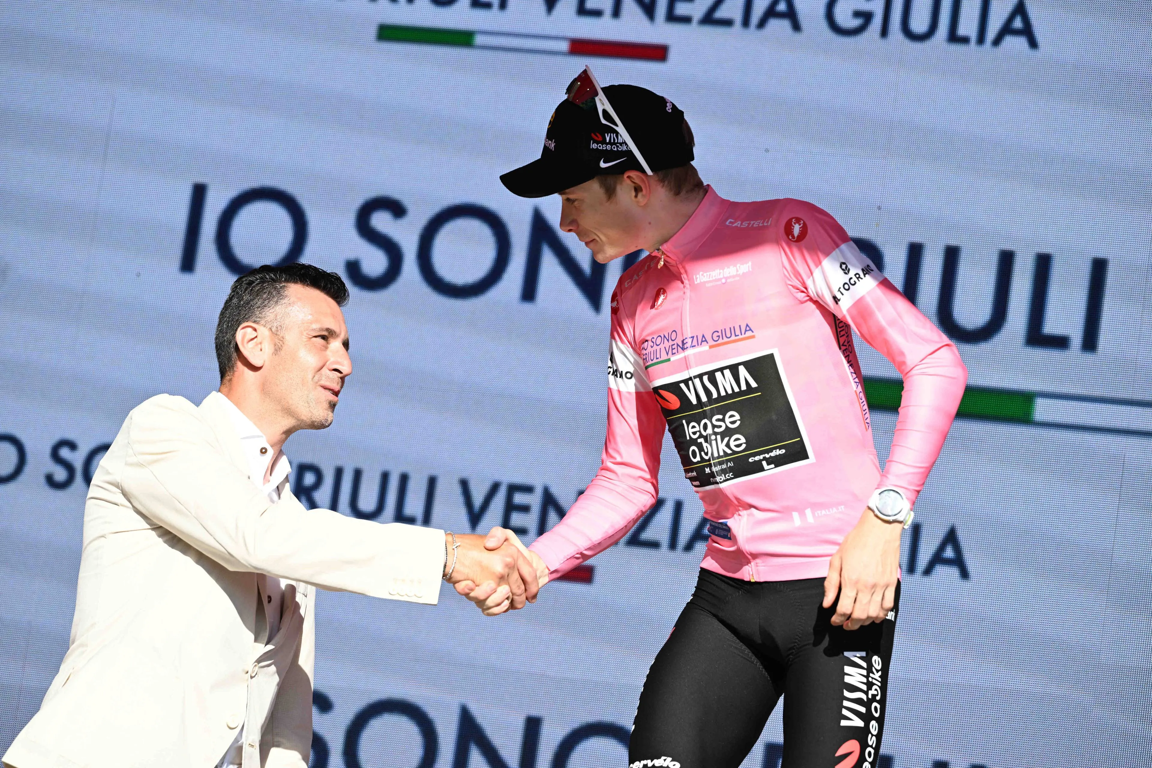 Vincenzo Nibali and Jonas Vingegaard on the podium at the 2026 Giro d'Italia