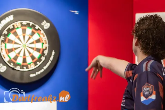 2019 02 02 Dutch Open Darts 2019 zaterdag Richard Veenstra worp naar bord 47347