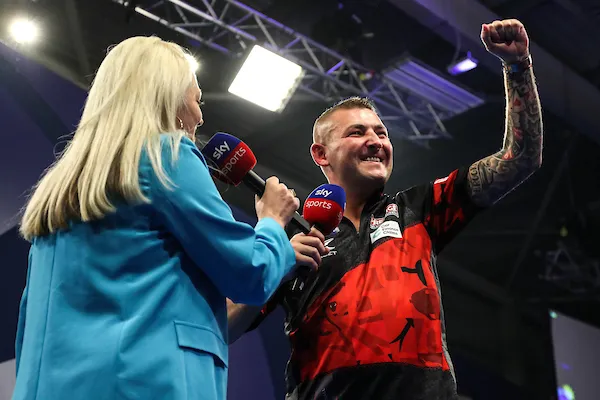 Nathan Aspinall heeft record in handen, niet eerder zat er zo lang tussen 1e en 2e PDC major titel
