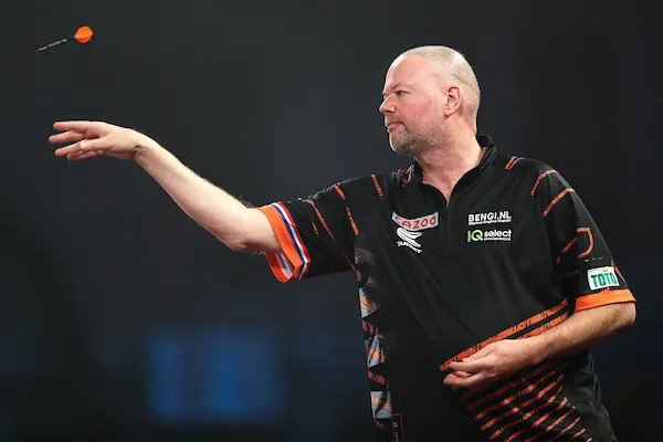 European Darts Grand Prix: Van Barneveld walst over UK Open-winnaar Gilding heen