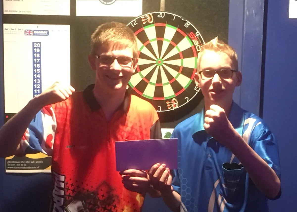 Bus/Van der Velde winnen Open Roden darts koppeltoernooi