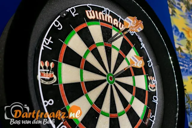 Algemeen dartbord op een dartbaan 57190