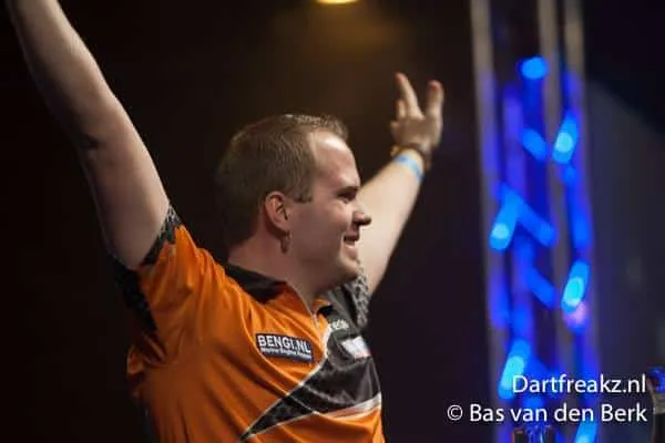 Dirk van Duijvenbode Dutch Darts Masters februari 2016 2
