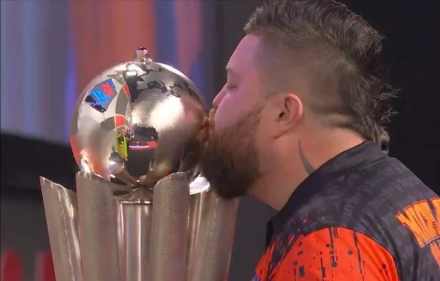 Michael Smith wint PDC WK 2023 finale, Van Gerwen runner-up