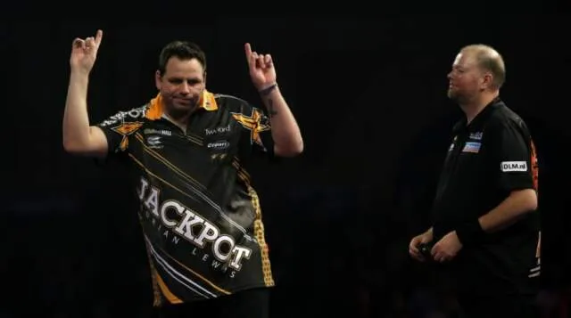 Terugblik: De 9-darter van Adrian Lewis als opwarmer voor het European Championship
