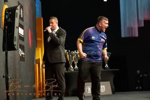 Luke Littler 11 12 2022 Bas van den Berk Winmau World Masters 6582 87399