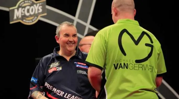 Zo domineren Michael van Gerwen en Phil Taylor de statistieken over alle WK-winnaars