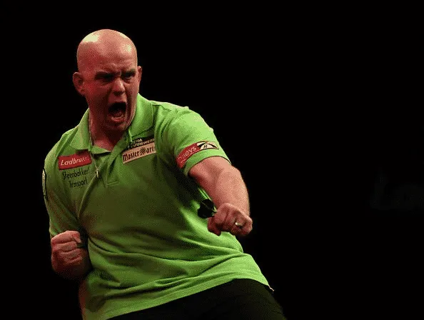 VIDEO: 'Van Gerwen' gooit meest bizarre 9-darter ooit op Super Series