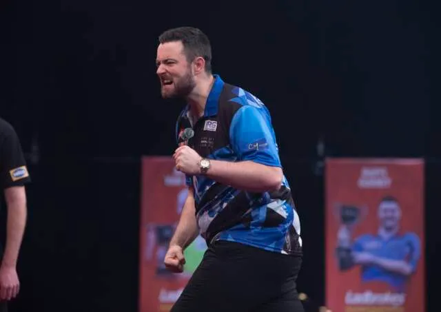 Luke Humphries wint European Darts Matchplay, Van Duijvenbode ziet titel door vingers glippen