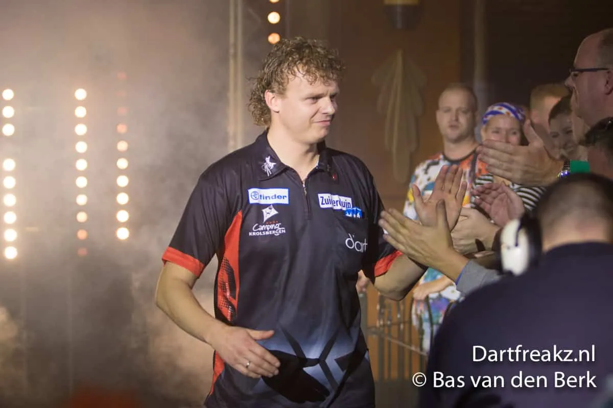 Richard Veenstra 10 12 2016 Bas van den Berk Finder Darts Masters 2016 0 15060