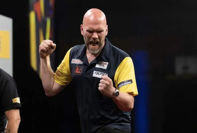 Larsson wint PDC Nordic/Baltic Tour 4 ten koste van Drue Reus