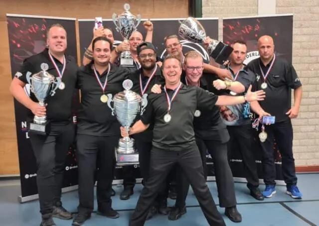 Overzicht en uitslagen Nederlandse Kampioenschappen 1e en Eredivisie