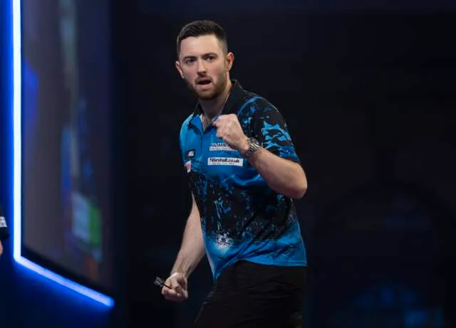 Cross wint European Darts Grand Prix en stelt plek op World Cup veilig ten koste van Humphries