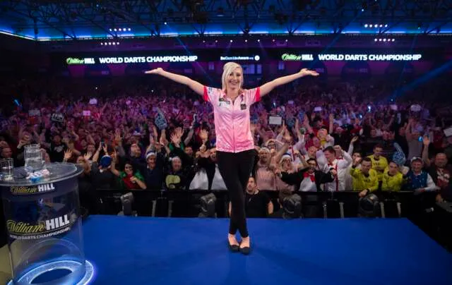 Women's Series 22: Fallon Sherrock pakt dubbelslag met winst op Greaves en Suzuki