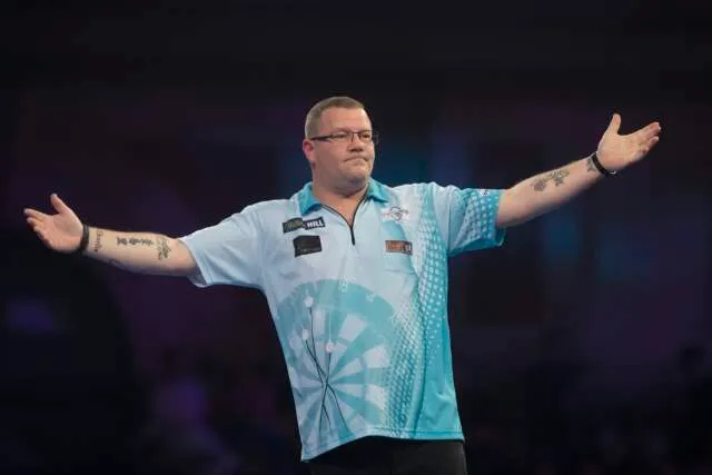 Slechtziende Steve West wint de Modus Darts Super series
