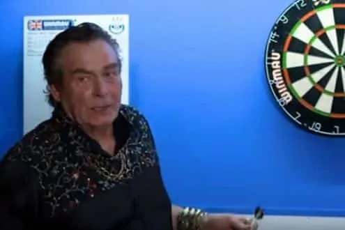 Bobby George opgenomen in het ziekenhuis met luchtweginfectie