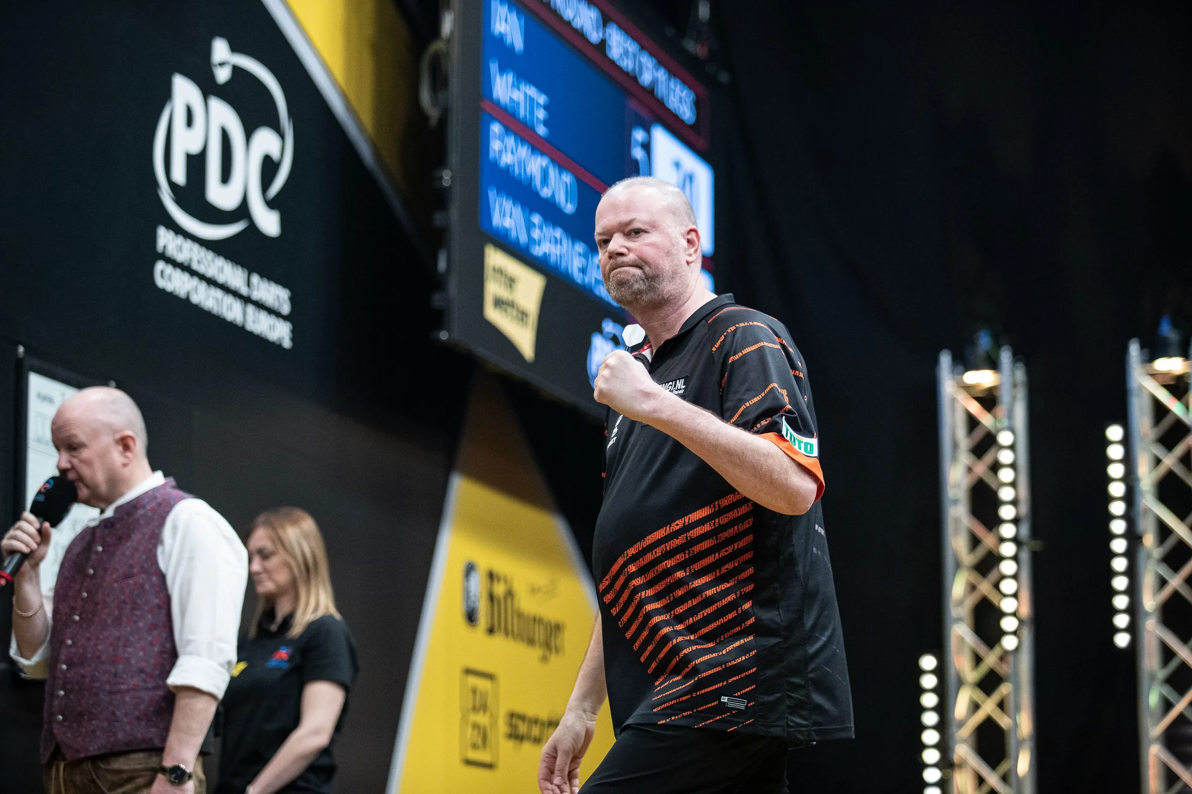 Belgian Darts Open: Van Barneveld klopt Wade, Van den Bergh door, Kim Huybrechts ten onder