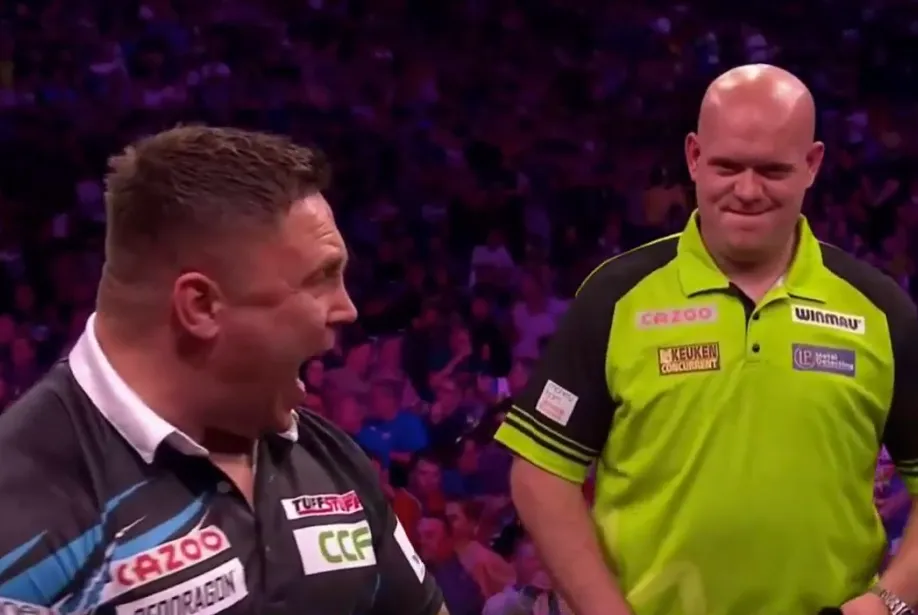VIDEO: Grappig moment tijdens de Premier League finale nadat dit gebeurde