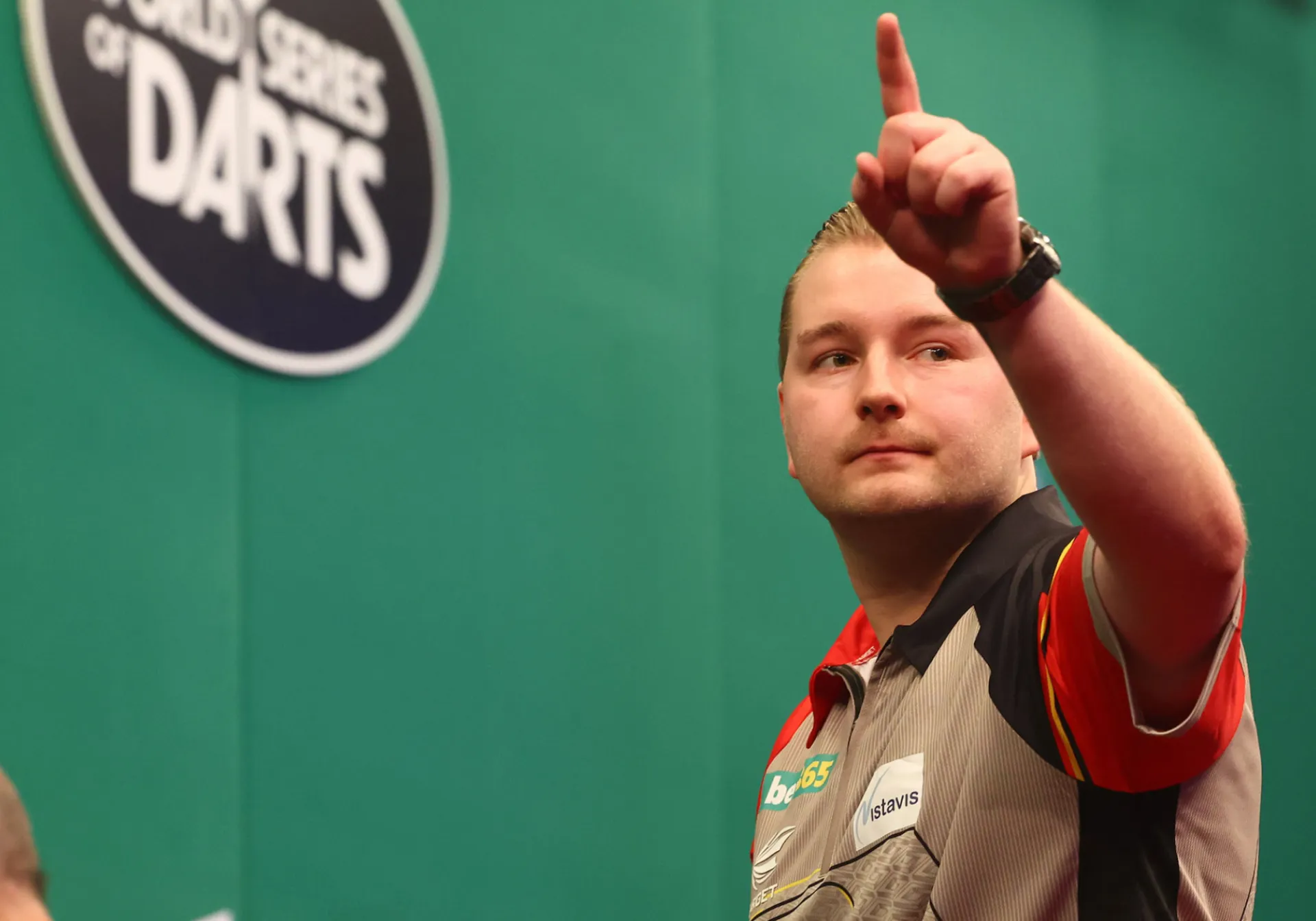 Exclusief interview met Dimitri van den Bergh:  Van darts veranderen is een teken van zwakte; Bounce out beroofde België van bekerglorie; Van Gerwen is de GOAT