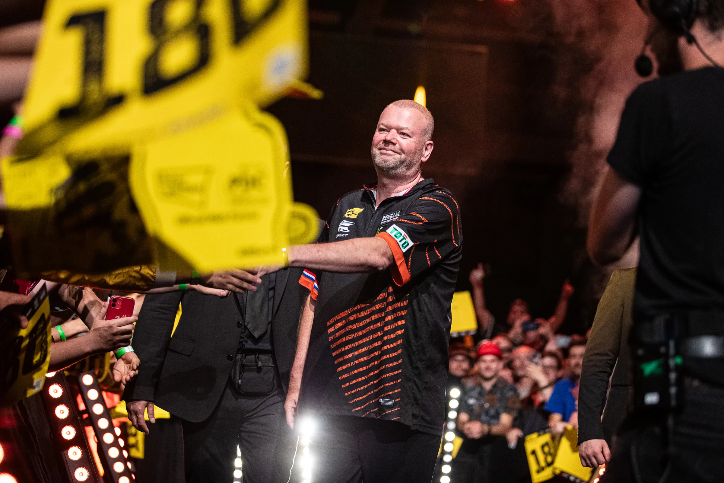 Speelschema World Matchplay maandag: Met Van Barneveld en Van den Bergh