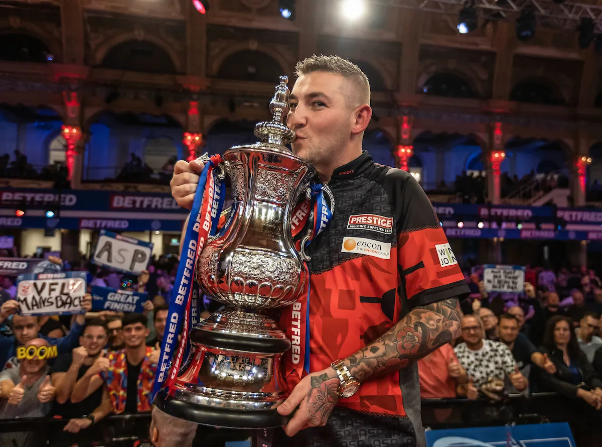 Titelverdediging van Nathan Aspinall onder druk door terugkerende blessure