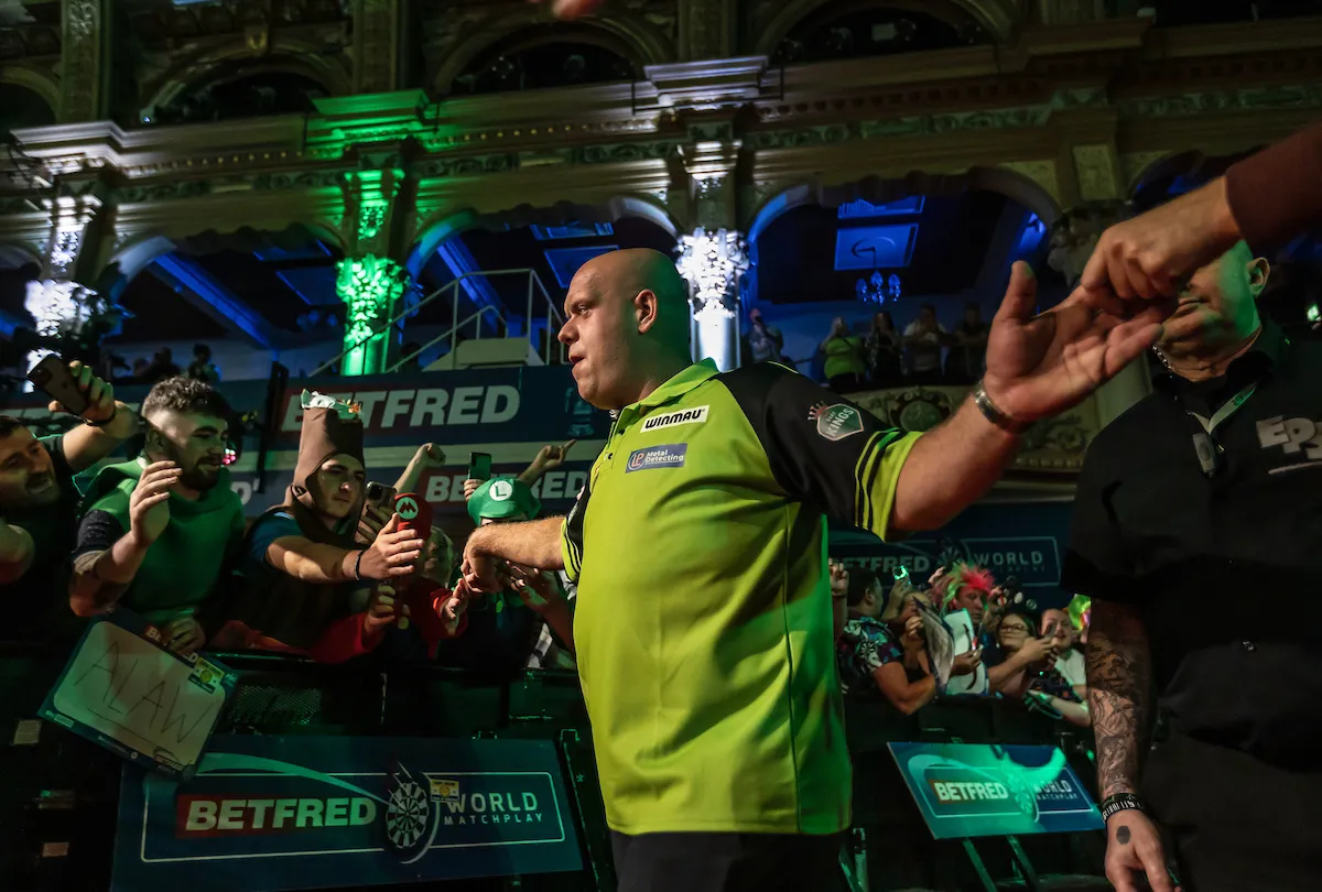 VIDEO 9-darter Michael van Gerwen tijdens Players Championship 24