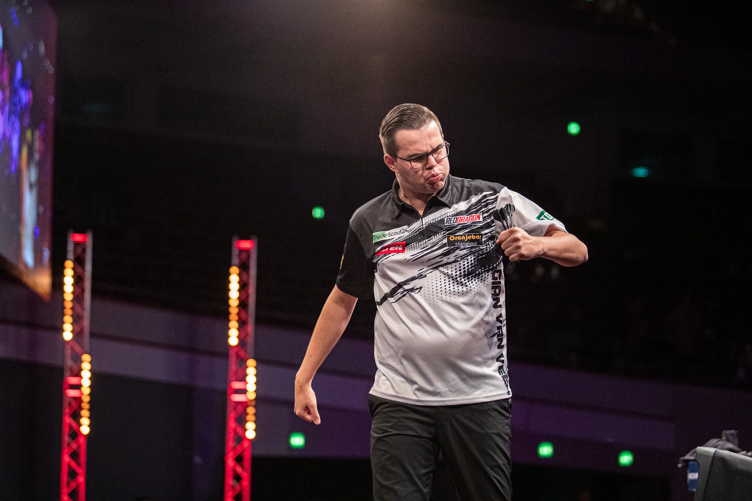 PC Finals: Van Veen gemakkelijk voorbij Landman en geblesseerde Kist uitgeschakeld