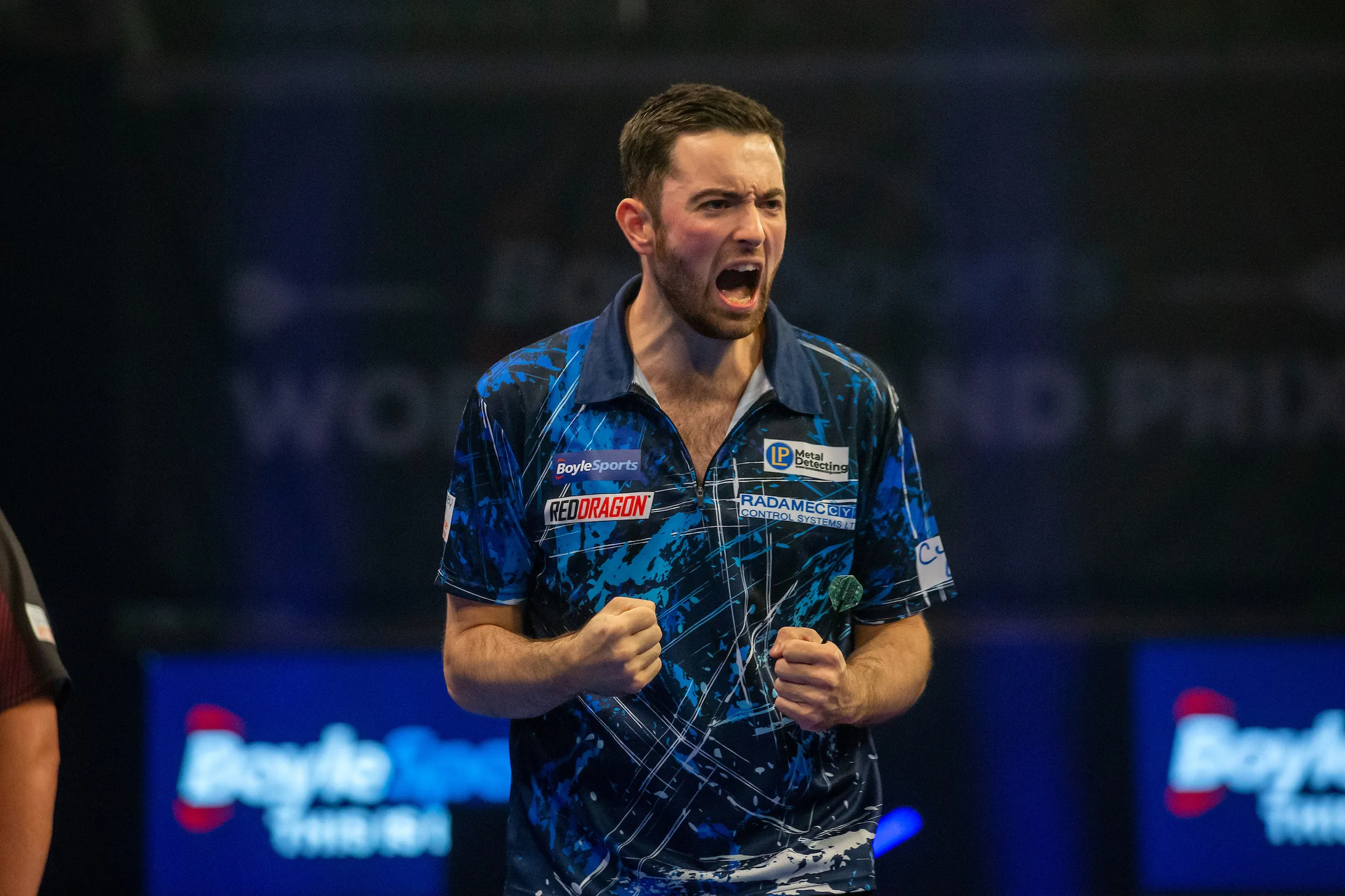 Humphries wint German Darts Grand Prix na 8-1 overwinning op Van Gerwen met ruim 112 gemiddeld